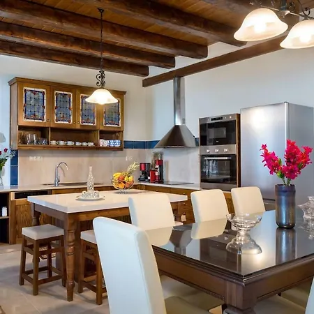 Steve Kois,a Dream Retreat With Private Heated Pool