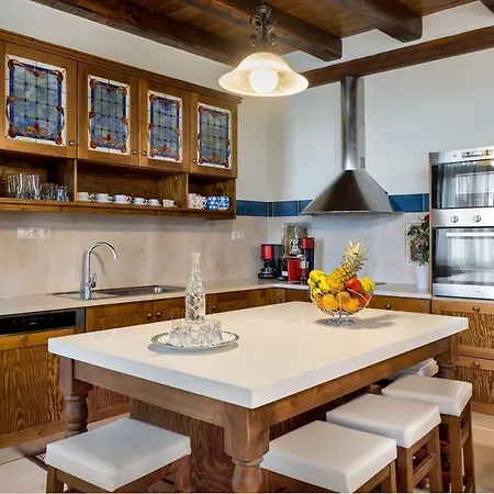 Steve Kois,a Dream Retreat With Private Heated Pool